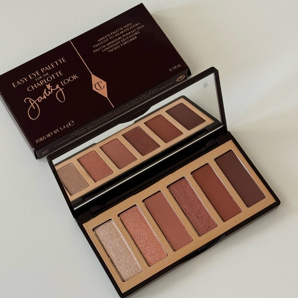 NWT Mini Charlotte Tilbury Easy Eye Palette For The Charlotte Dashing Look - Picture 8 of 9